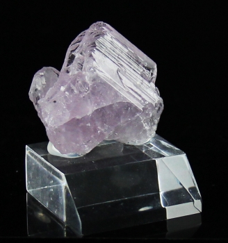Magnesio-axinite from Merelani Hills, Lelatema Mtns., Arusha Region, Tanzania [db_pics/pics/axinite1a.jpg]