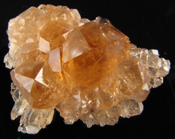 Garnet var. Hessonite from Jeffrey Mine, Asbestos, Quebec, Canada [db_pics/pics/hessonite4b.jpg]