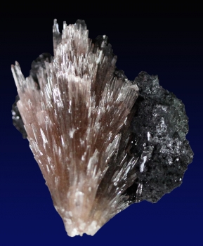 Smithsonite from Tsumeb Mine, Tsumeb, Namibia [db_pics/pics/smithsonite5a.jpg]