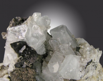 Topaz, Wolframite, Quartz and Arsenopyrite from Zabitoe Mine, Primorsky Kray, Russia [db_pics/pics/topaz8c.jpg]