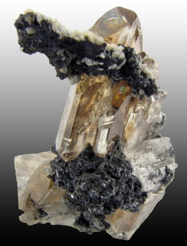 Cerrusite from Tsumeb mine, Tsumeb, Namibia [db_pics/pics/cerrusite1b.jpg]