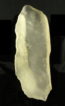 Tektite var. Libyan Desert Glass, paleolithic tool from Gilf Kebir Region, Egypt [db_pics/pics/dsglass4b.jpg]