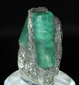 Beryl Var. Emeralds from Malyshevo, Ekaterinburg, Urals Region, Russia [db_pics/pics/emerald8b.jpg]