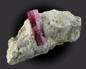 Red Beryl on rhyolite from Violet Claims, Wah Wah mountains, Utah [db_pics/pics/redberyl1c.jpg]